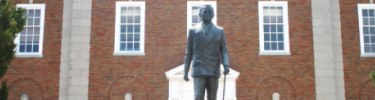 Harry Truman statue at Independence courthouse.
